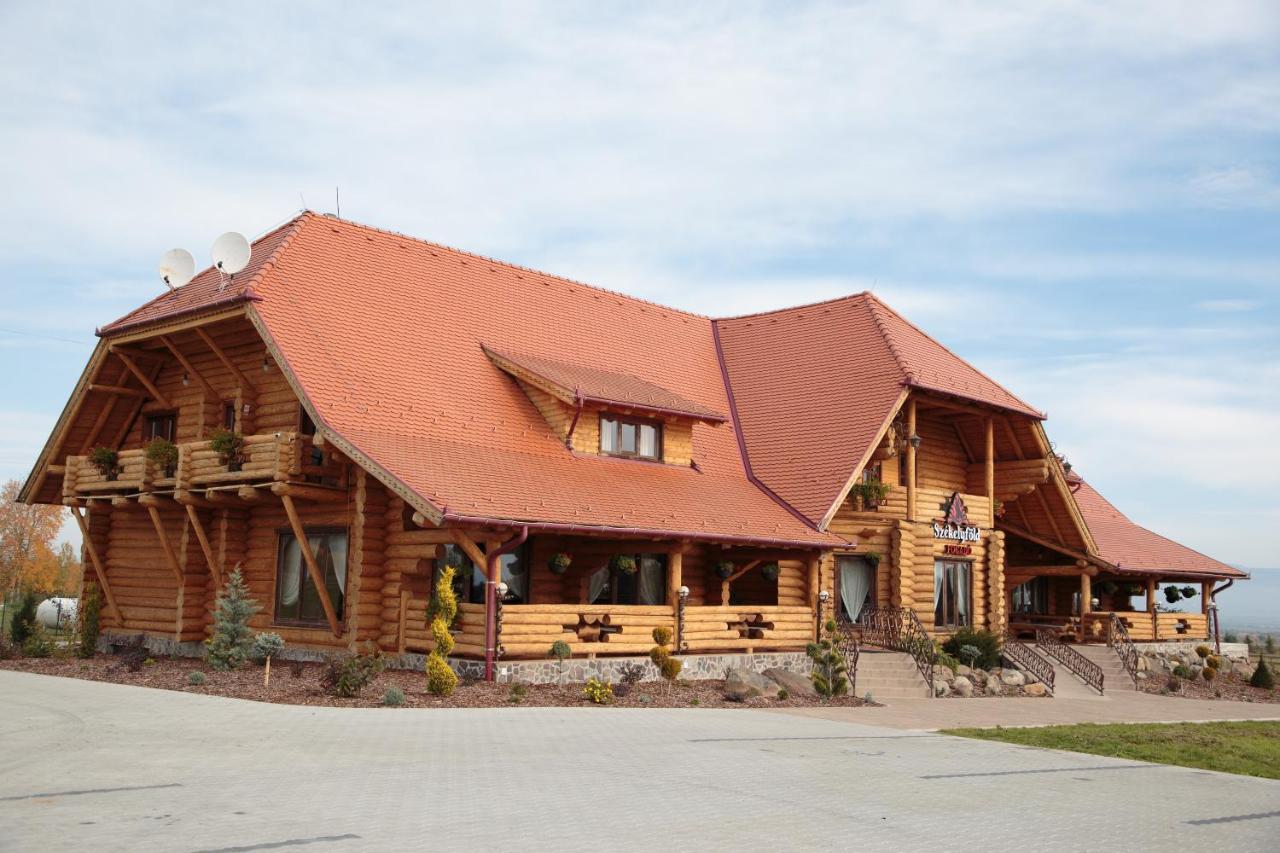 Székelyföld Fogadó Borzont Exterior foto